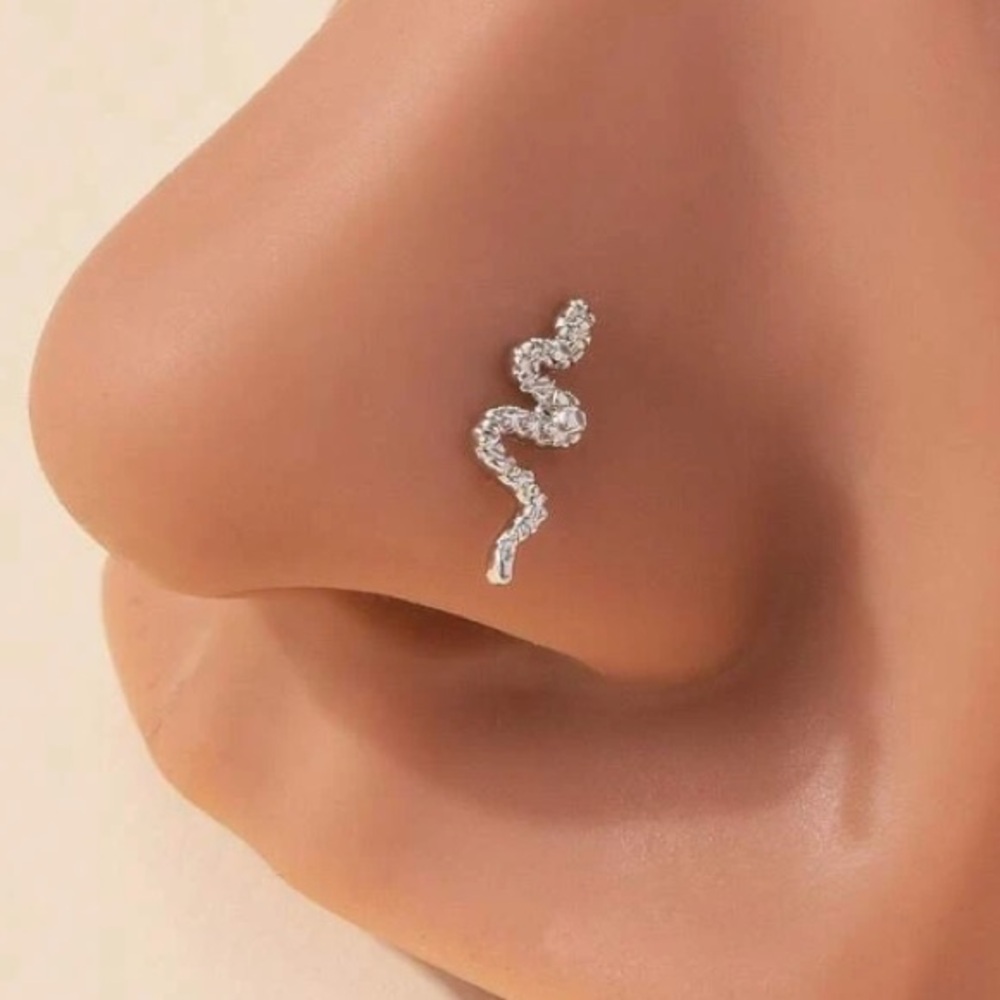 Nose Ring- Elegant Silver Copper Snake Pattern Nose Ring Stud new Tray 130